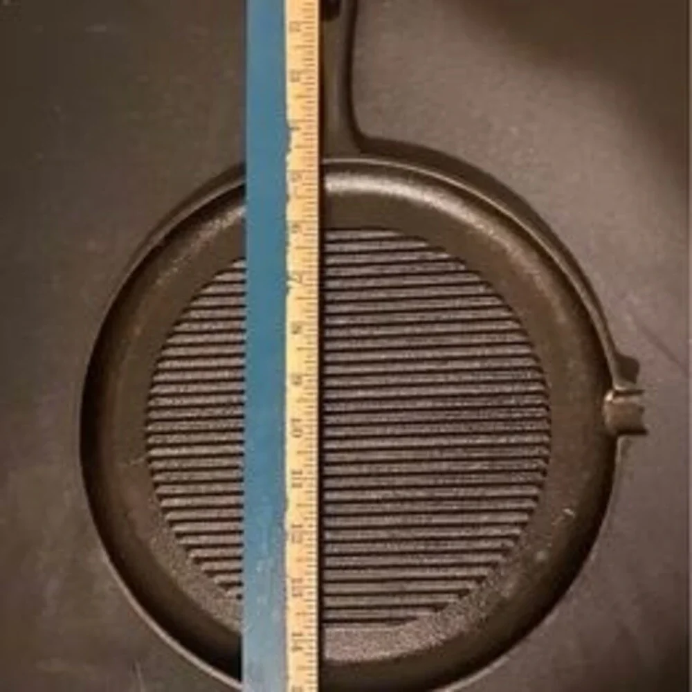 Cast Iron Skillet/Pan with Grilling Grooves [Item 362]